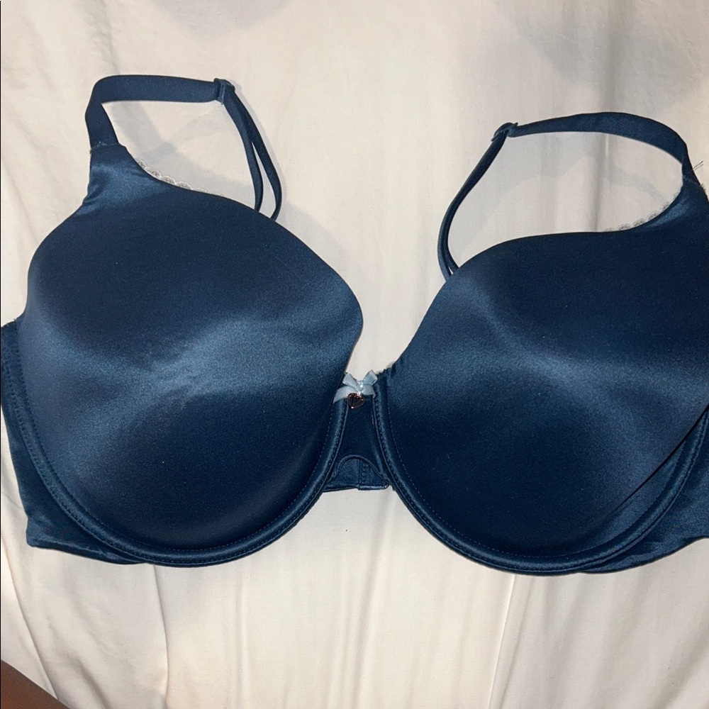 Victoria's Secret body by Victoria lined perfect coverage. Never worn 38DD
